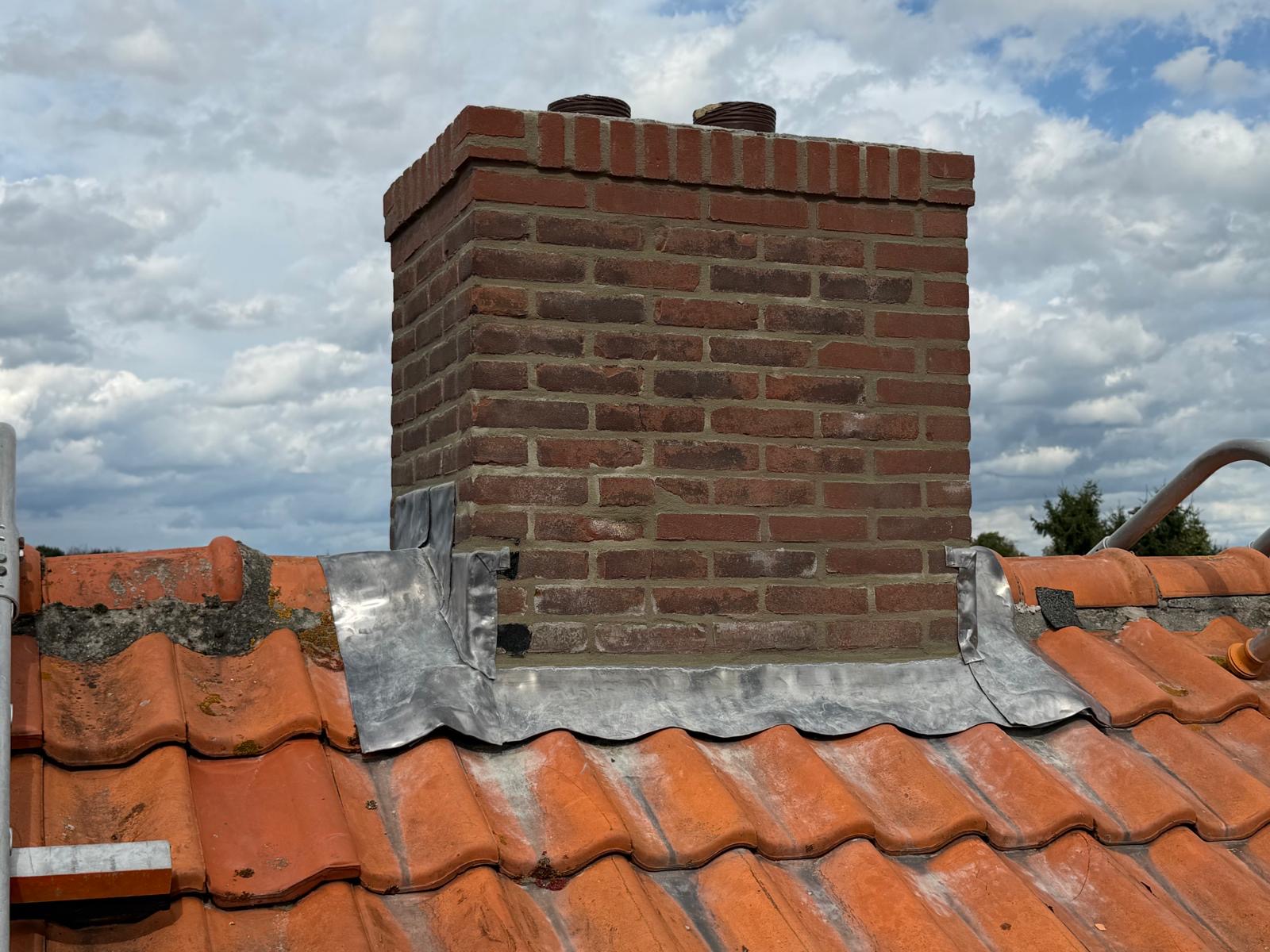 Schoorsteenrenovatie in Breda, voor en na resultaat — na