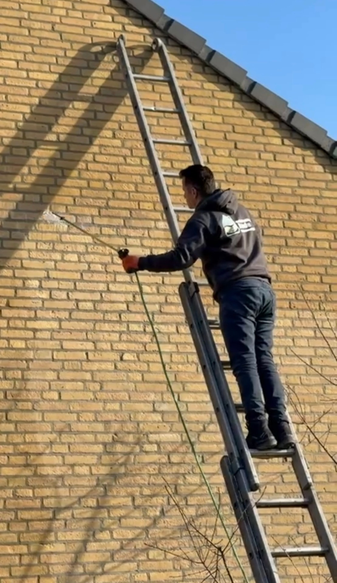 Yonan aan het werk - Onderhoudsbedrijf Breda